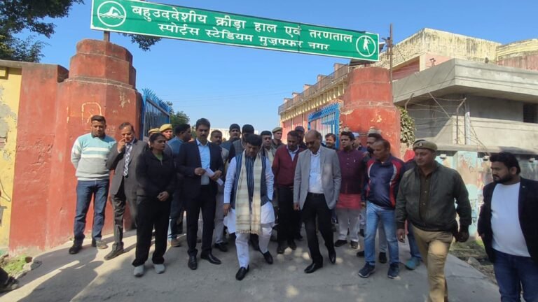 कबड्डी खिलाड़ियों को किया मंत्री कपिल देव ने रवाना