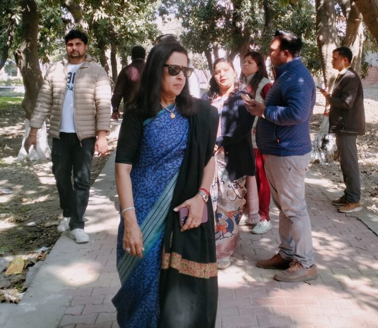 कंपनी हड़ताल में कर्मियों ने तोड़ी गाड़ियां, 13 पर गिरी गाज