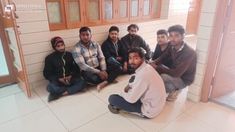 ठेकेदार पर दो माह से वेतन न देने का लगाया गंभीर आरोप