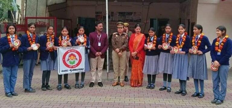 पुलिस मार्डन स्कूल द्वारा छात्राओं को कराई महिला थाना की विजीट