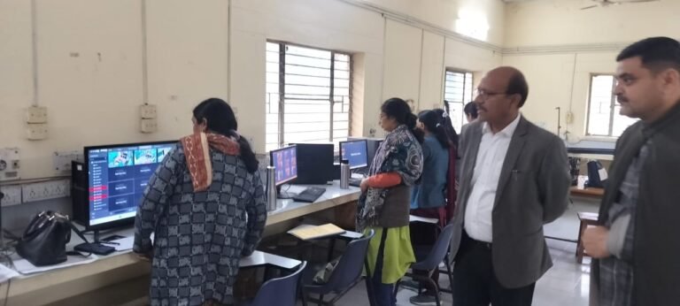 डीएम ने यूपी बोर्ड परीक्षा की व्यवस्थाओं का जाना हाल