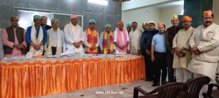 चटपटे चुटकुलों व चाट ने कदीम अग्रवाल सभा में जमाया रंग