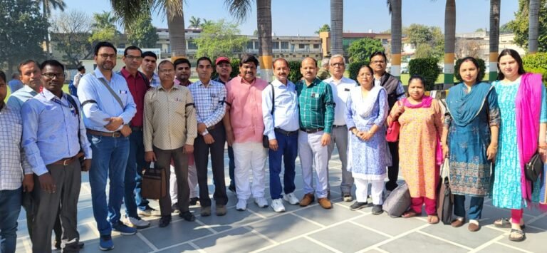 शिक्षकों के विरोध के बीच शुरू हुई मूल्यांकन प्रक्रिया, गैर हाजिर रहे 398 परीक्षक