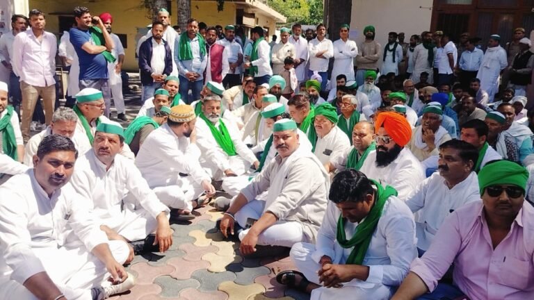 पंजाब सरकार के विरोध में सड़कों पर उतरे भाकियू कार्यकर्ता