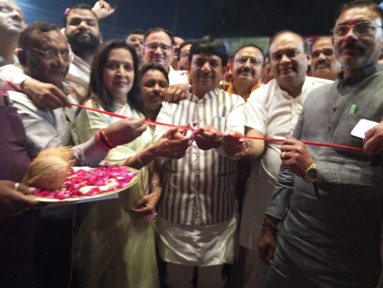 मंत्री संग चेयरपर्सन ने 11.40 लाख से कराया गौशाला मार्ग द्वार का जीर्णोद्धार