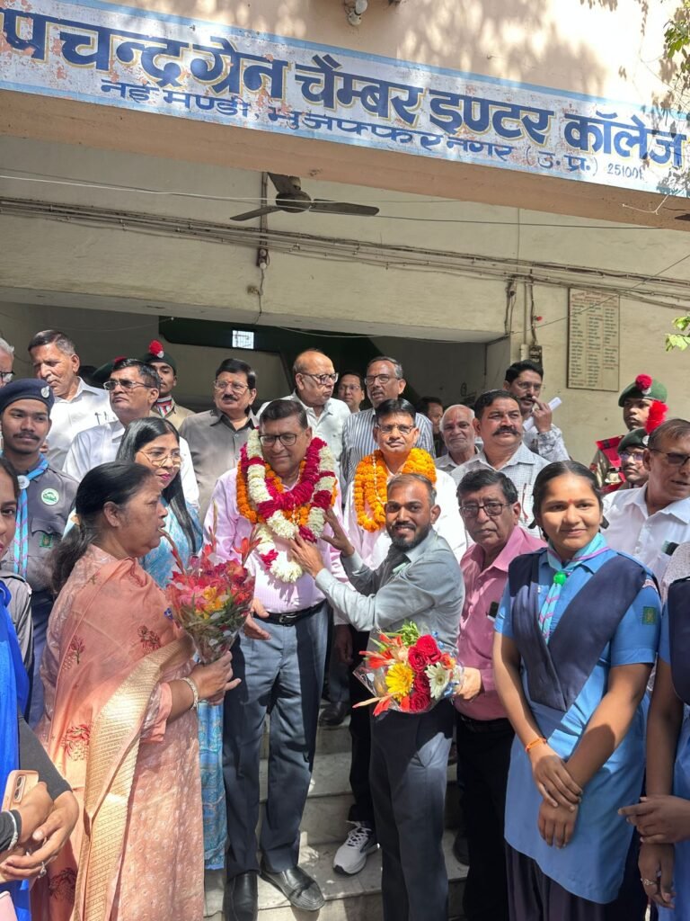 दीपचन्द ग्रेन चैंबर इंटर कॉलेज के प्रधानाचार्य विजय शर्मा को सेवानिवृत्ति पर दी विदाई