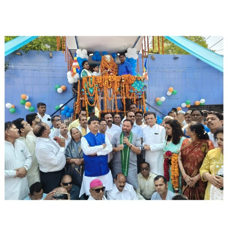 कचहरी गेट पर किया बाबा साहेब को आम-ओ-खास ने श्रद्धा से नमन