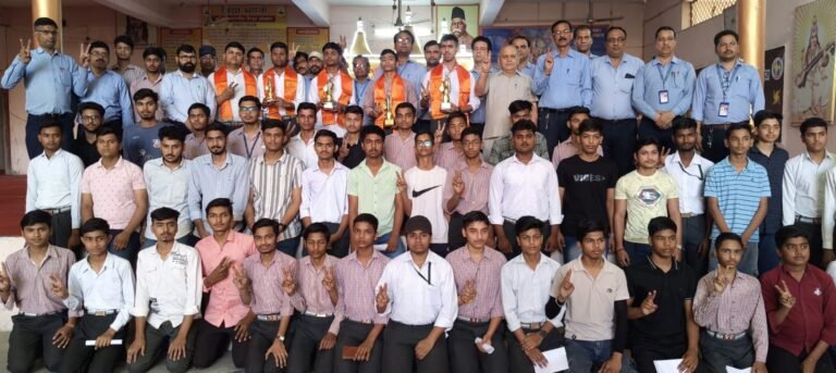 जनपद की टॉपर सूची में गरीब परिवार के बच्चों ने मारी बाजी, बनाया कीर्तिमान