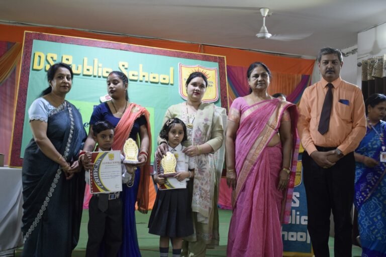 डीएस पब्लिक स्कूल में  ‘फन विद पेपर क्राफ्ट’ एक्टिविटी का आयोजन