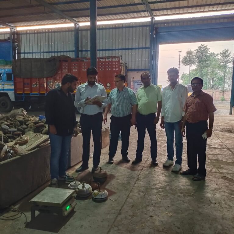 जीएसटी टीम ने दो प्रतिष्ठानों पर की छापेमारी, मचा हड़कंप