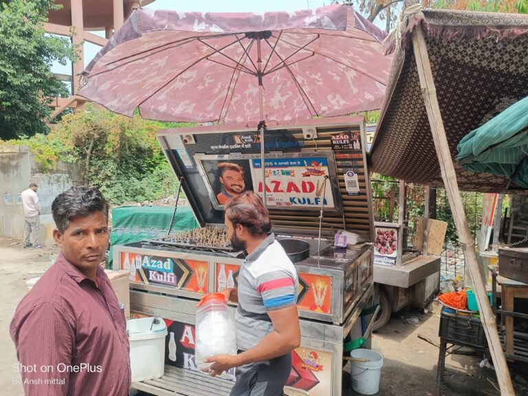 पालिका टीम ने पीस लाईबे्री के बाहर हटवाया अतिक्रमण