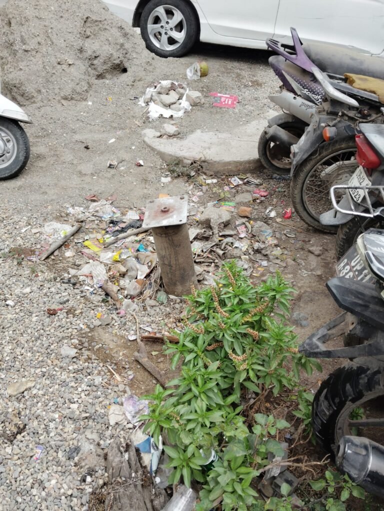 अशर्फी मार्किट से चलता नल उखाड़ा, जलापूर्ति बंद