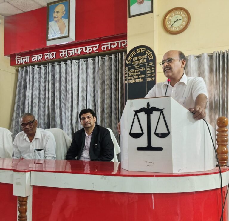 डीएम ने अधिवक्ताओं में भरा जोश, भारत माता के गूंजे हर ओर जयकारे