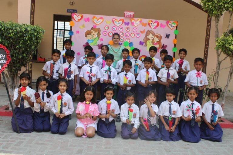 पीआर पब्लिक स्कूल में श्रद्धा व उत्साह संग मनाया मातृ दिवस