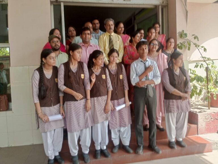 डीएस पब्लिक स्कूल के होनहारों ने सीबीएसई में लहराया परचम