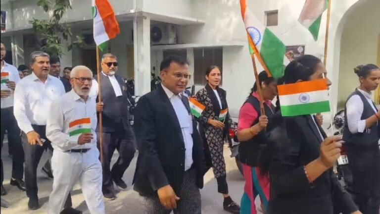 नगर क्षेत्र में अधिवक्ताओं ने निकाली तिरंगा रैली,  दिखा उत्साह