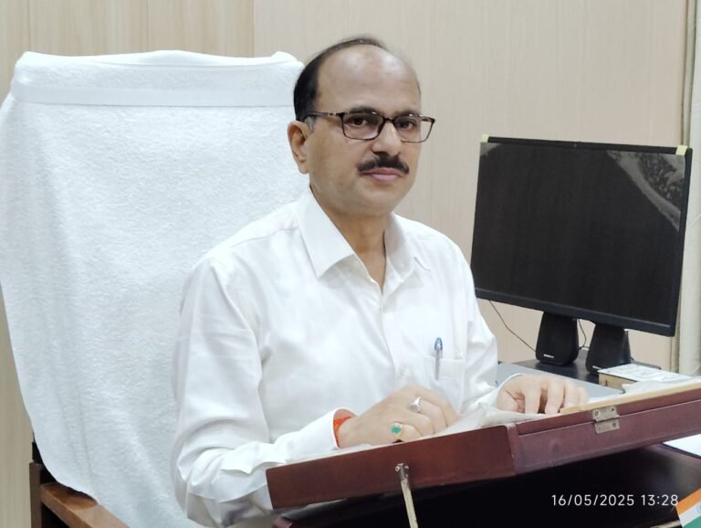 एडीएम प्रशासन संजय कुमार सिंह ने संभाला चार्ज