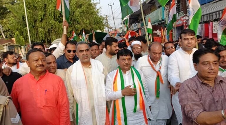 शौर्य तिरंगा यात्रा में जोश व उत्साह के बीच सड़कों पर उतरा जन सैलाब