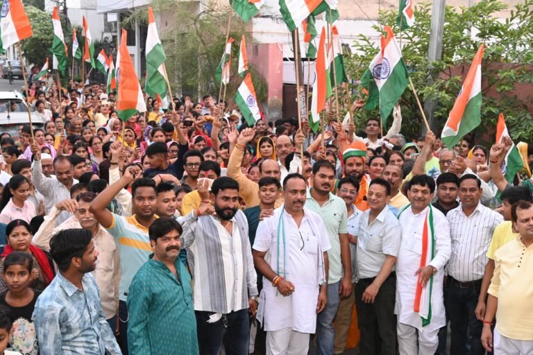 ऑपरेशन सिंदूर की सफलता पर तिरंगा यात्रा में वीर जवानों को किया मंत्री कपिल देव अग्रवाल ने नमन