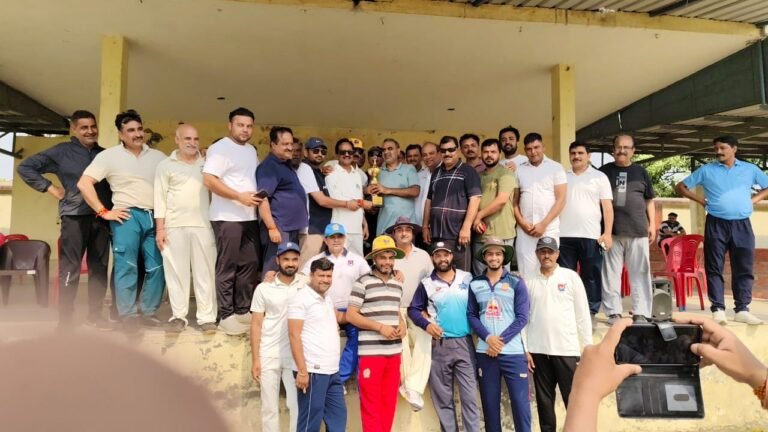 एमसीए इलेवन को हराकर संजीव बालियान टीम ने जीती क्रिकेट ट्राफी