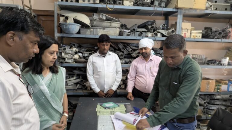 पालिका से गैरहाजिर मिले दो अनुचर, कटेगा 1 दिन का वेतन