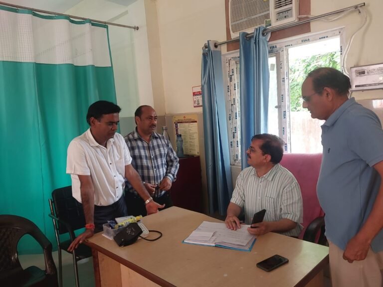 सीएमओ ने जाना जनपद के स्वास्थ्य केंद्र का हाल