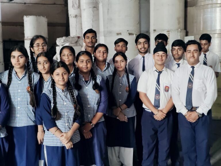 पी.आर पब्लिक स्कूल में इंडस्ट्रियल टूर और पूल पार्टी के साथ पांच दिवसीय समर कैंप का समापन