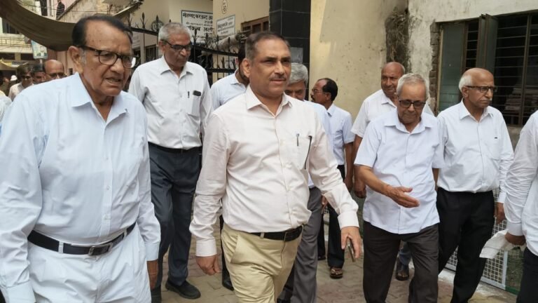 सहारनपुर कमिश्नर ने किया कचहरी में सड़कों का लोकार्पण