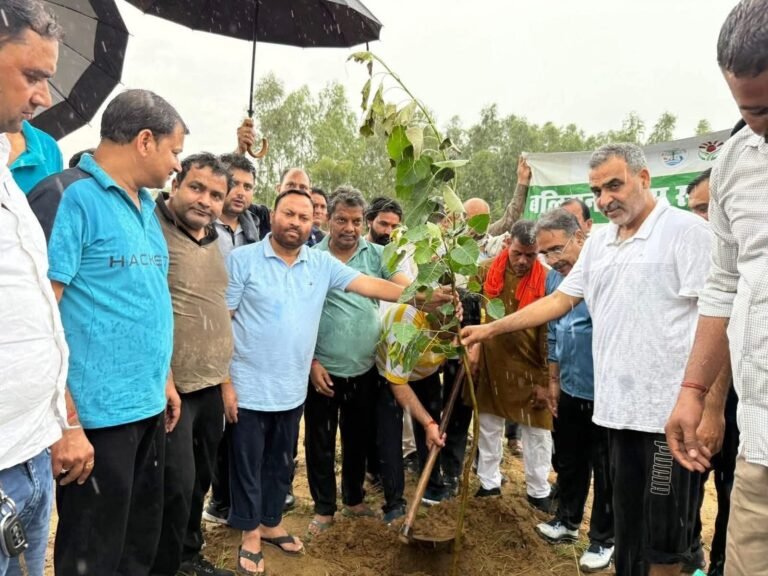 माननीयों की मौजूदगी में काऊ सेंचुरी में पौधों के संरक्षण का लिया संकल्प