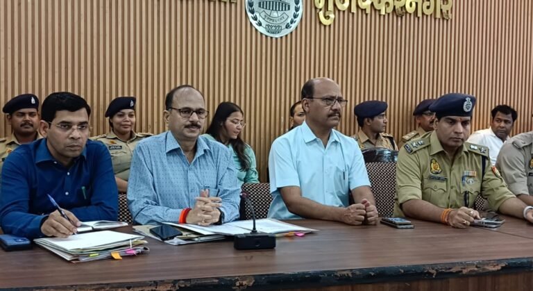 बकरीद पर प्रतिबंधित पशुओं की कुर्बानी न की जाए: डीएम