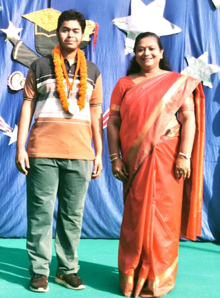 न्यू हॉराइजन विद्यालय के छात्र मयंक तायल ने JEE ADVANCE में किया जिले का नाम रोशन