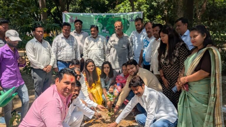 पालिका चेयरपर्सन मीनाक्षी स्वरूप ने कंपनी बाग में किया वृक्षारोपण