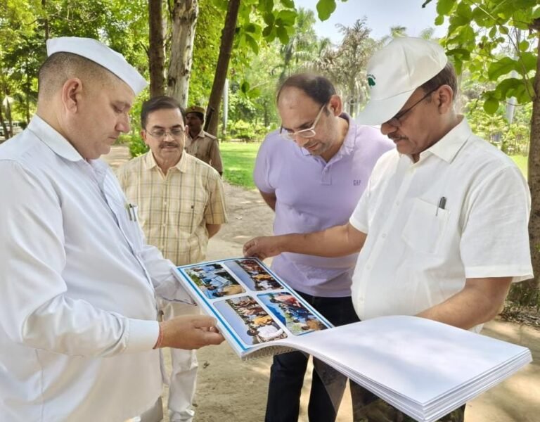 कम्पनी गार्डन का फव्वारा बंद देखकर डीएम हुए नाराज, लगाई फटकार