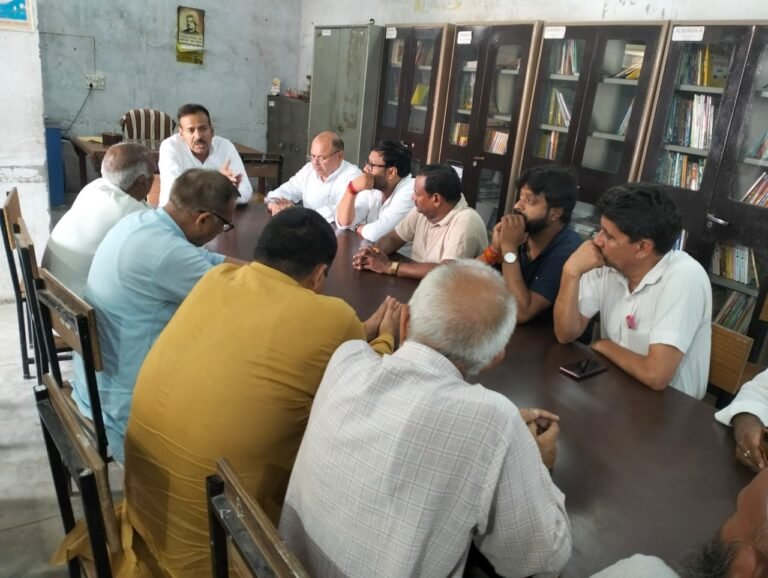 जनपद मुख्यालय में मिशन 2027 और कार्यकर्ताओं की सक्रियता को लेकर भाजपाईयों की बैठक