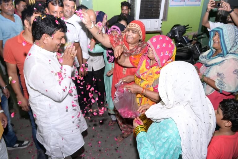 वर्षों पुरानी मांग पर किया मंत्री कपिल देव ने आरसीसी सड़क का  लोकार्पण