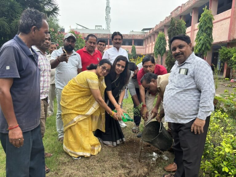 डॉ. मुखर्जी के बलिदान ने राष्ट्र प्रथम की सीख दी: मीनाक्षी