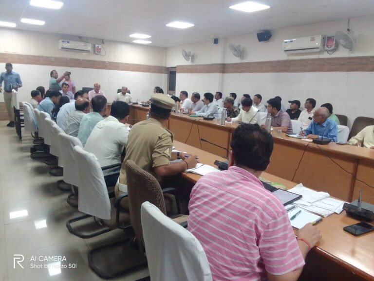 जिला वृक्षारोपण, पर्यावरण व गंगा समिति से जुड़े मुद्दों पर मंथन