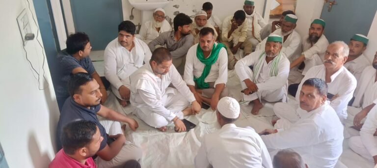 किसानों की समस्याओं पर भाकियू ने घेरी सदर तहसील