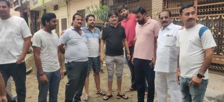 वार्ड 33 में सड़क निर्माण में खराब गुणवत्ता पर चेयरपर्सन नाराज