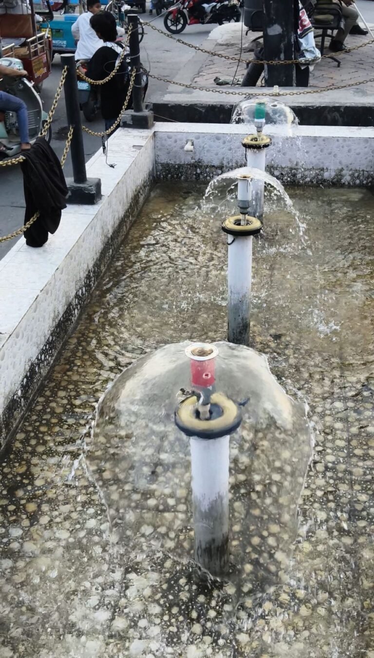 अहिल्याबाई चौक पर फिर से शुरू हुआ रंगीन फव्वारा