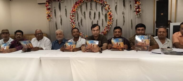 तीन जुलाई को भक्तों के बीच आ रहे रथ पर भगवान जगन्नाथ