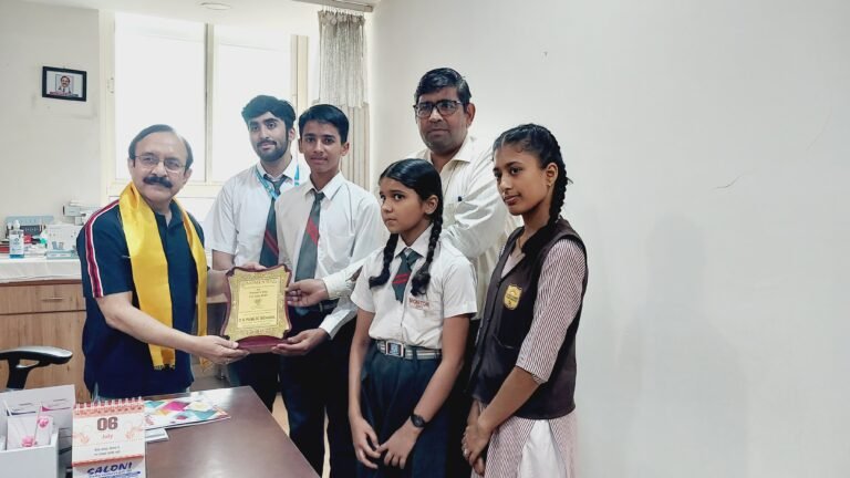 डीएस पब्लिक ने डॉक्टर्स डे पर चिकित्सकों का अभिनंदन