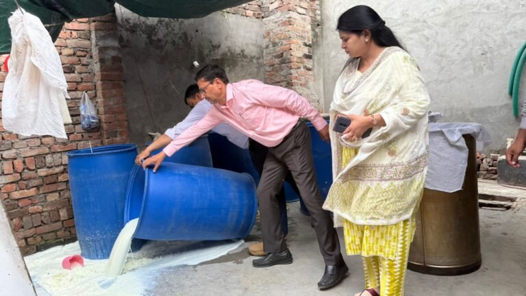 नींद से जागा खाद्य विभाग, रामपुरी में मारा छापा, दो नमूने जब्त