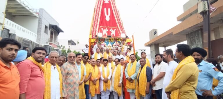 नगर की सड़कों पर गूंजा जय जगन्नाथ का जयघोष, रथ खींचने को दिखा भक्तों में जोश