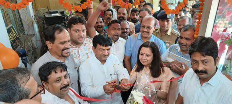 मंत्री और चेयरपर्सन ने किया कांवड़ कंट्रोल रूम का उद्घाटन