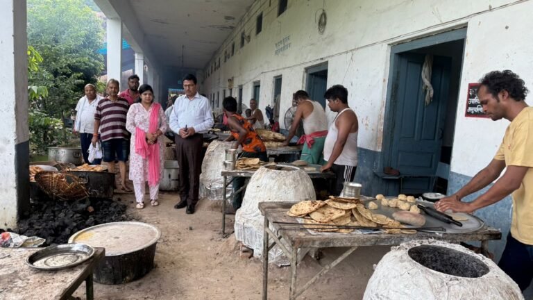 खाद्य विभाग की टीम में कोड़ा क्षेत्र में चलाया चैकिंग अभियान