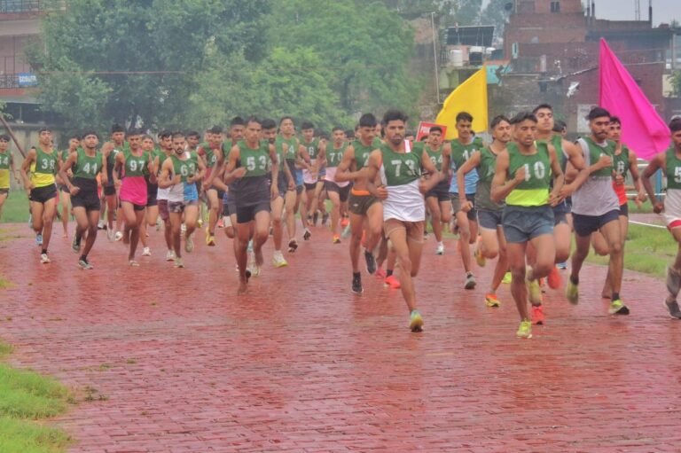 अमरोहा व रामपुर के युवाओं ने अग्निवीर बनने को दिखाया दमखम