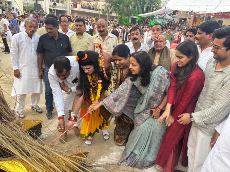 पटेलनगर में रावण दहन संग महिला शक्ति का विजय प्रदर्शन