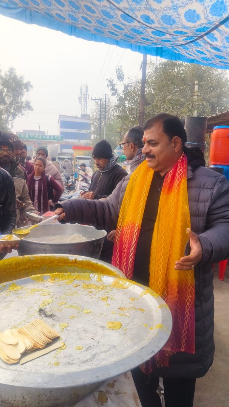 नवीन मंडी स्थल पर द्वादशी पर किया भंडारे का आयोजन