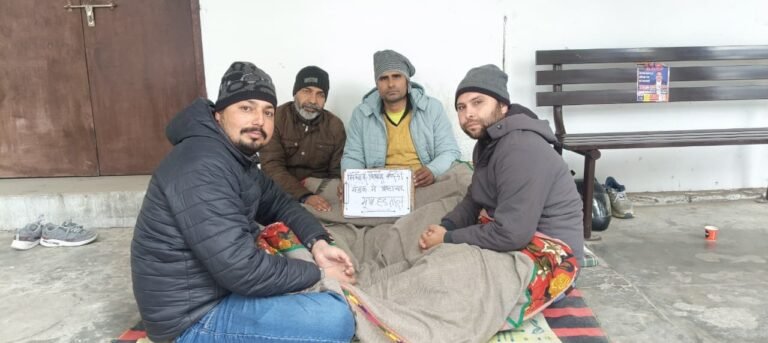 घटने लगा आरटीआई कार्यकर्ता का वजन, प्रशासन हुआ सजग